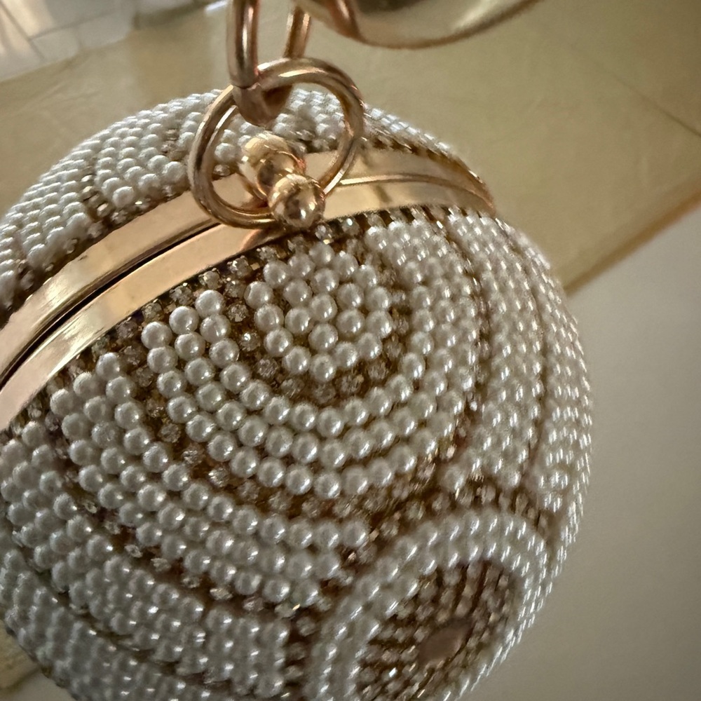 Elegant Pearl and Gold Evening Clutch - Picture 7 of 12